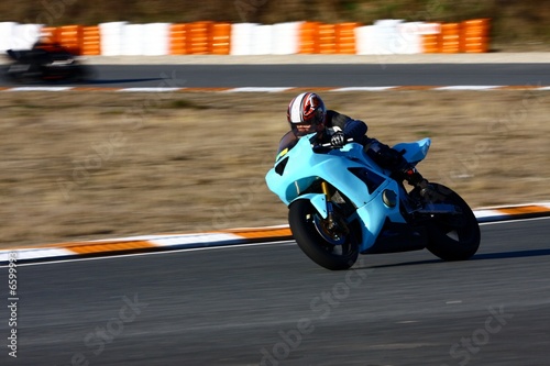 moto sur circuit