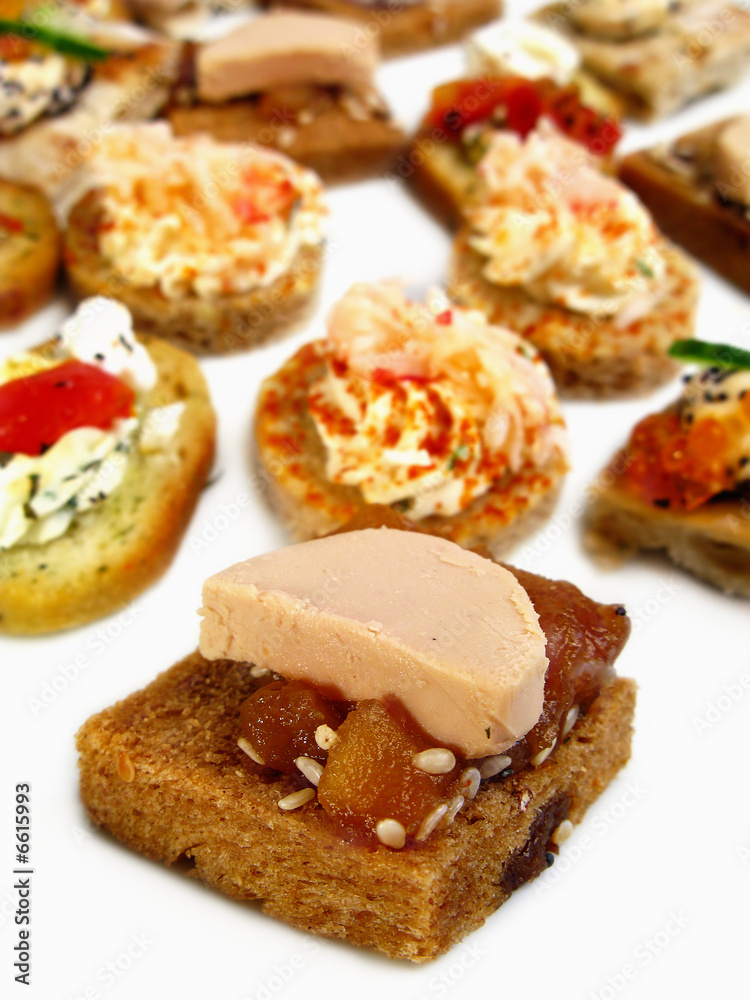 canapés bloc de foie gras et compotée de pommes caramélisées canapés bloc de foie gras et compotée de pommes caramélisées