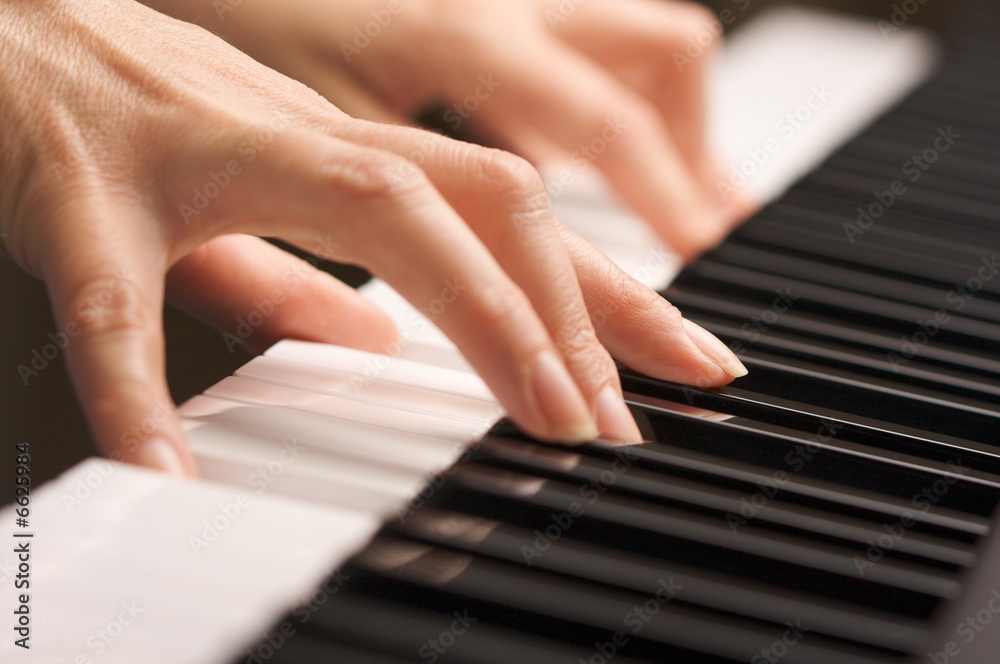 Obraz premium Woman's Fingers on Digital Piano Keys