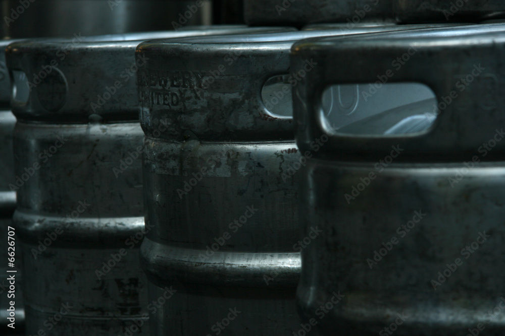 THREE KEGS THREE KEGS