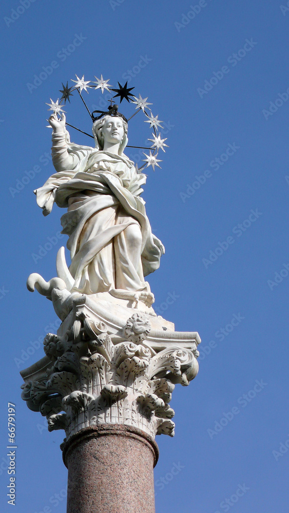 Obraz premium Maria auf der Säule