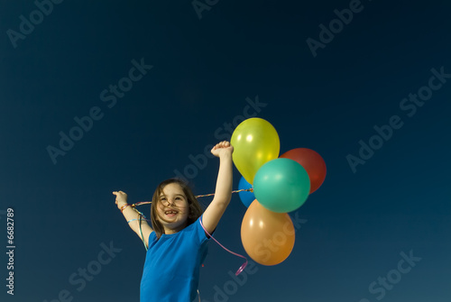 girl and baloons © Noam