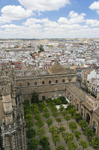 Innenhof Kathedrale in Sevilla, Giralda, Andalusien