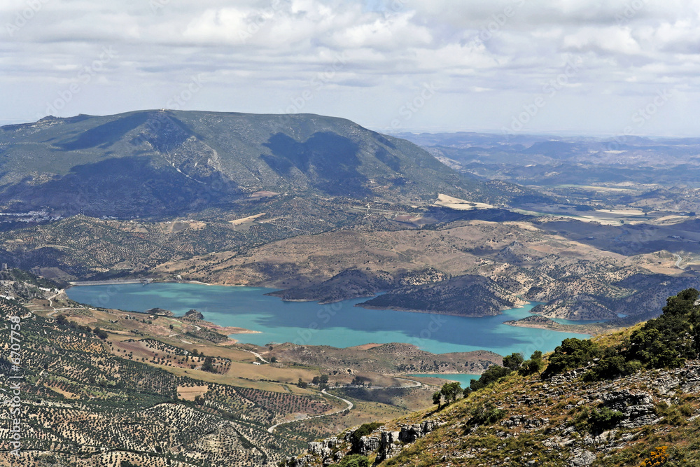 Hügel und See in Andalusien, Spanien, Route weiße Dörfer
