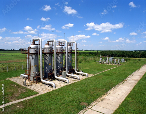 Gas storage and extraction from underground storage facilities.