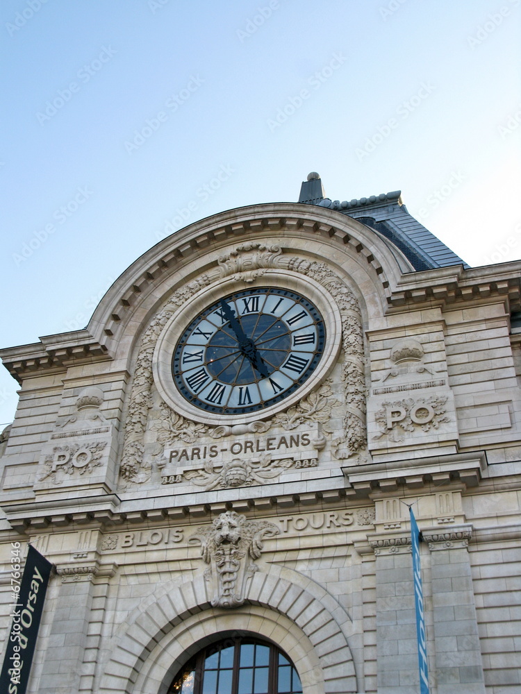 Détail de la façade du Musée d'Orsay, Paris