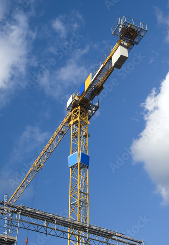 Baustelle mit Kran