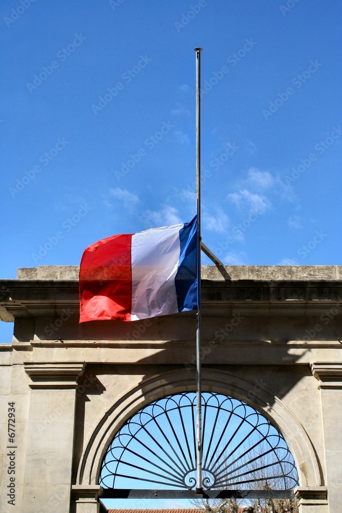 Drapeau en berne Photos Adobe Stock