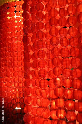 Obraz na płótnie Red Chinese lanterns glowing at night w salonie
