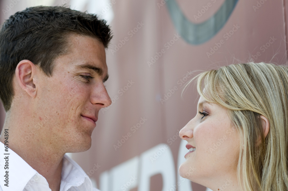 Naklejka premium Attractive young couple enjoying a romantic moment
