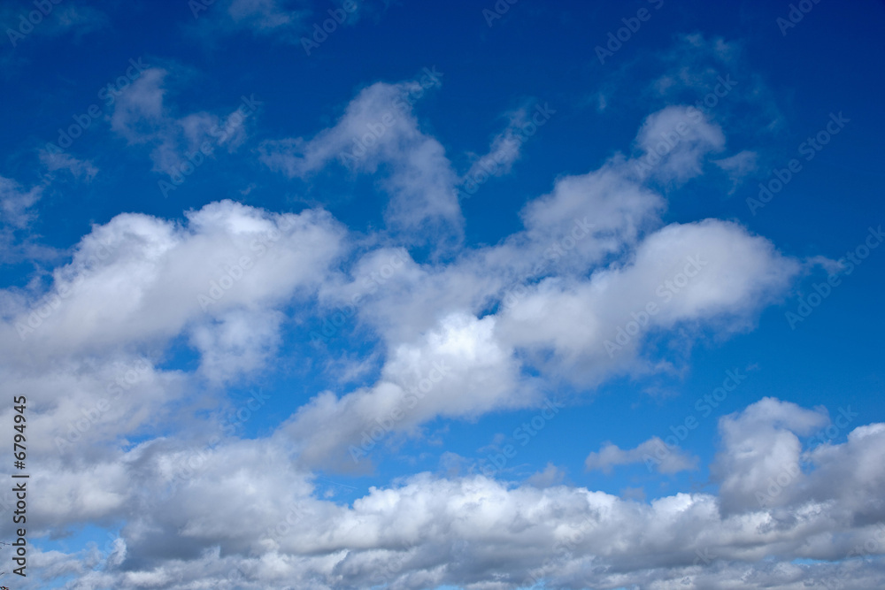 Obraz premium Cielo azul nubes blancas