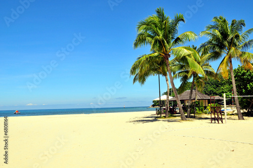 Strand Meer Borneo mit Hütte © sonne_fleckl