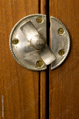 Foto Antique Wooden Cabinet Latch