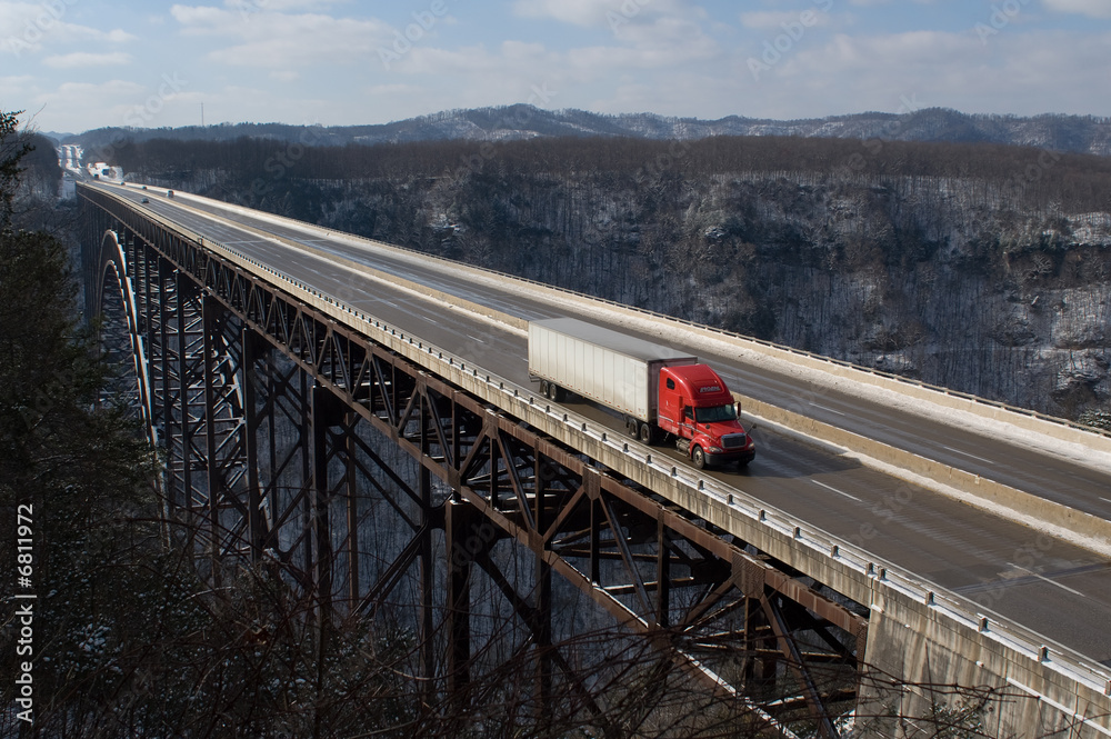 Fototapeta premium Trucker on New River Gorge Bridge