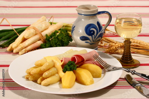 spargel,schinken und wein
