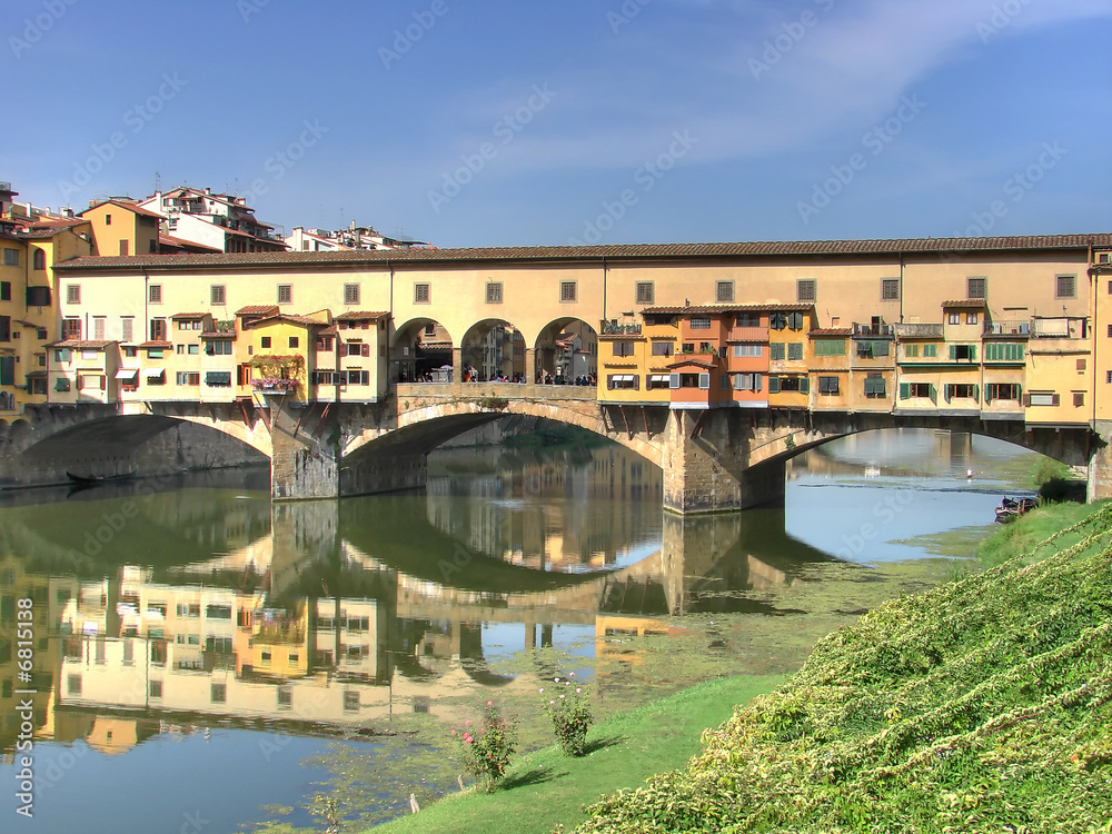 Ponte Vecchio and river Arno hdr