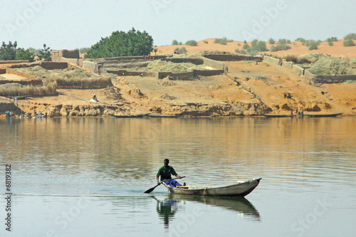 Pinasse sur le niger