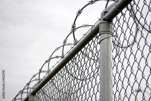 Fotografija Razor wire fence