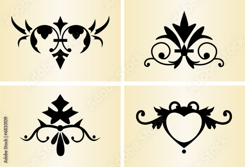 4 dekorative Ornamente