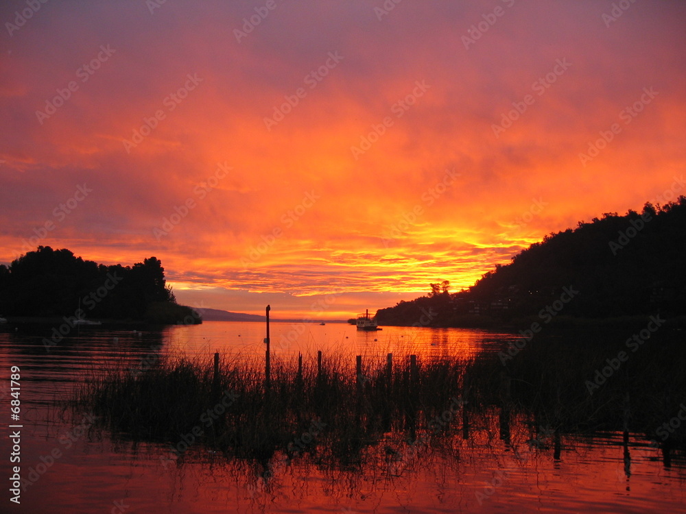 Sunset_Pucon_Lake_Villarica_Chile