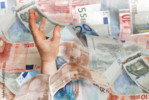 noyé sous les euros