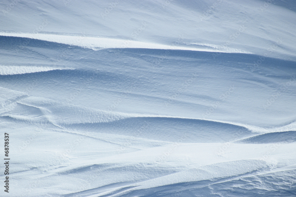 Neige sculptée par le vent Neige sculptée par le vent