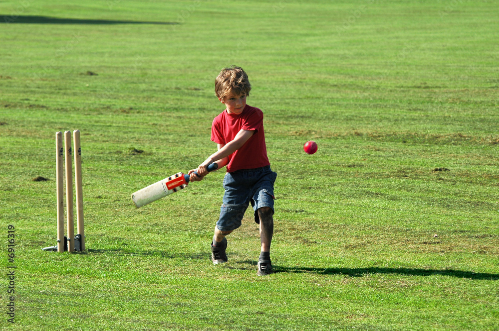 Obraz premium boy playing cricket