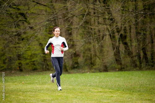 woman running in park © Stéphane Bidouze