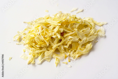 Onion flakes