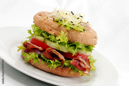 Hamburger mit Schinken