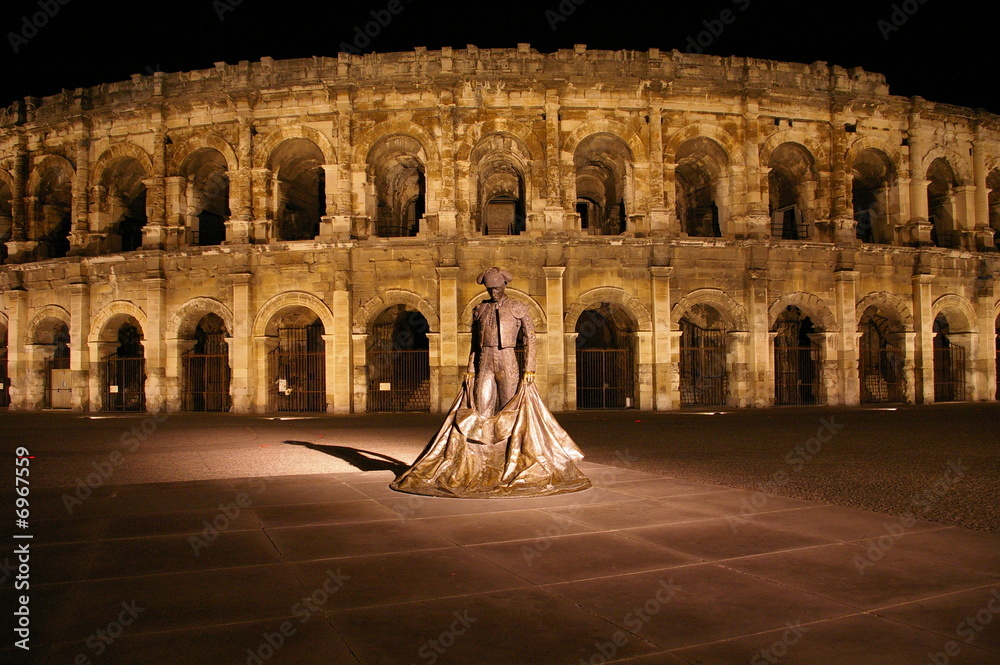 Fototapeta premium arènes de nîmes by night