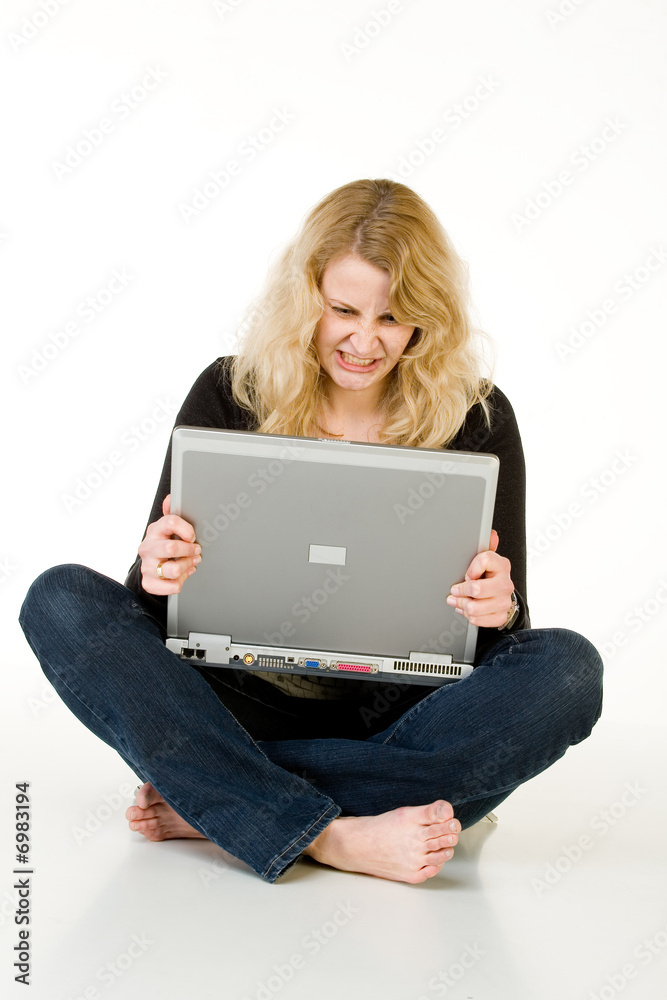 Naklejka premium Junge Frau am Laptop