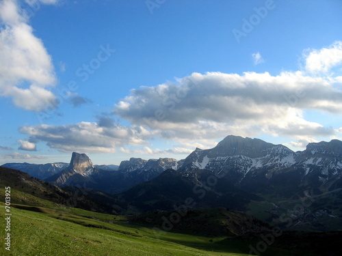 Mont Aiguille et Grand Veymont (Vercors) au Crépuscule photo