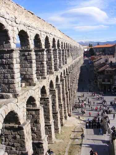 Turistas en el acueducto de Segovia