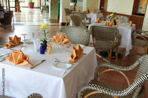 restaurant table photo