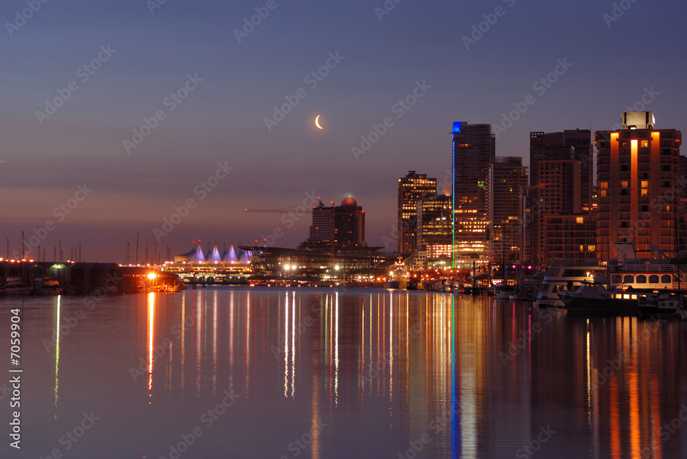 Fototapeta premium downtown vancouver at dawn with crescent moon