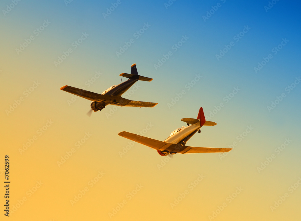 Naklejka premium Military planes passing overhead