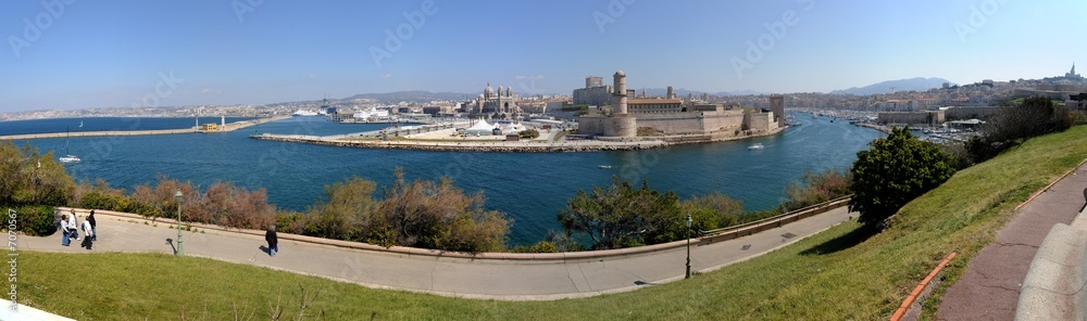 Panoramique - Sortie du Vieux de Port de Marseille