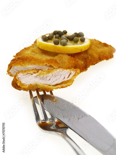 knuspriger goldener schnitzel aus kalbfleisch photo