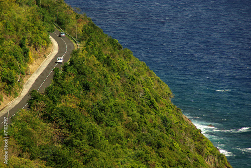 Route de cote près de la mer