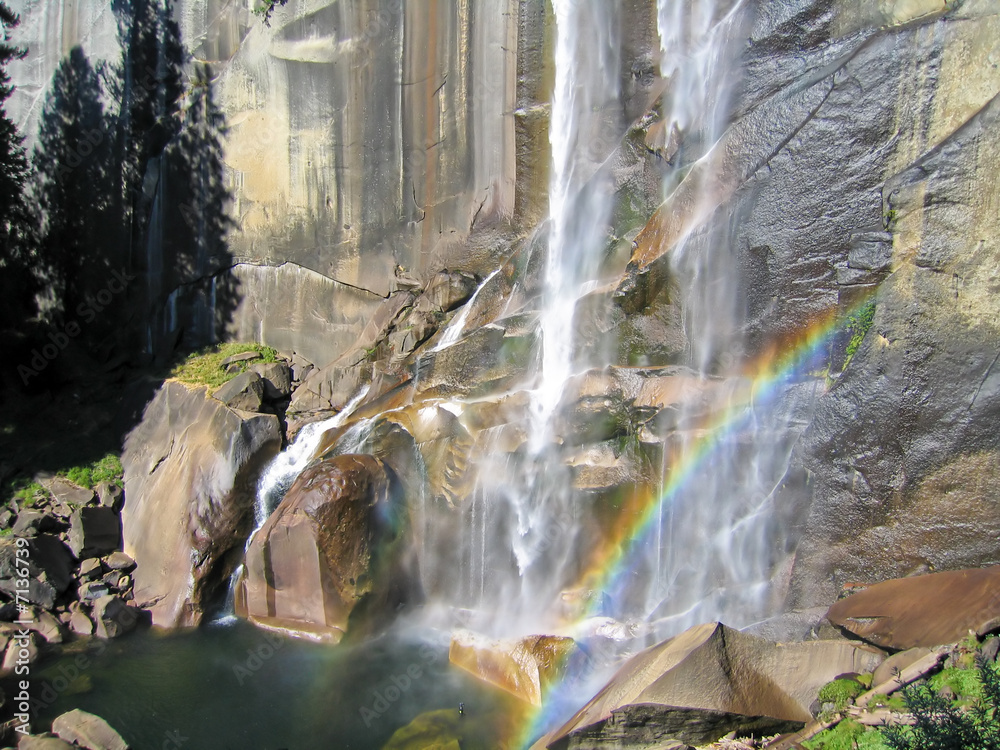 Fototapeta premium waterfall with rainbow in Yosemite