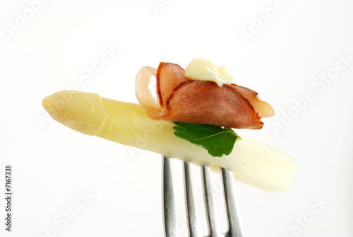 Spargelspitze mit Schinken
