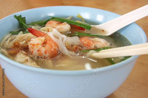 Chinese prawn noodle soup
