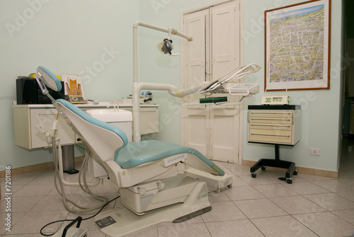 dentist's chair © bravajulia