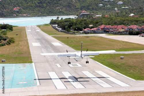 St. Barth: the short airstrip ends directly on the beach.