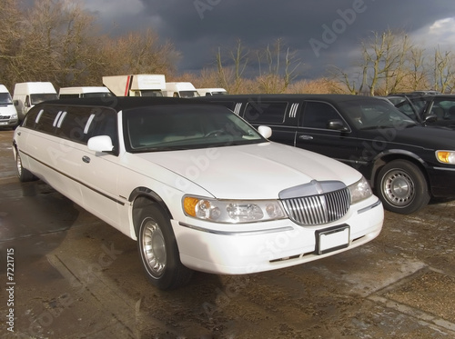 stretch limo limousine big car