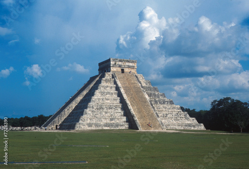 El Castillo Pyramid Chichen Itza Yucatan Mexico