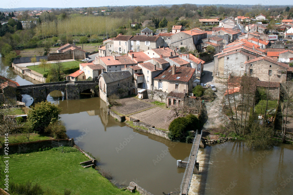 Obraz premium village de Parthenay