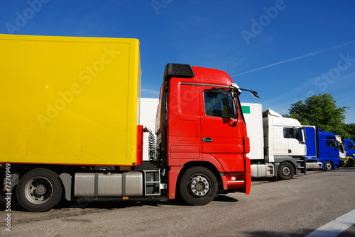 LKW auf Rastplatz