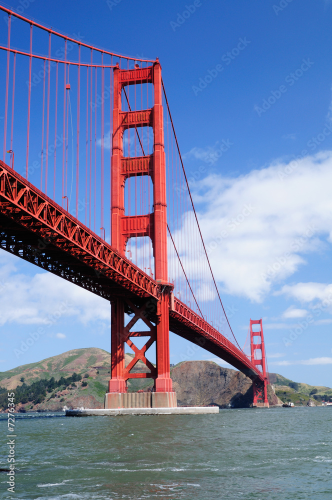 Fototapeta premium Golden Gate Bridge from Fort Point - Vertical orientation